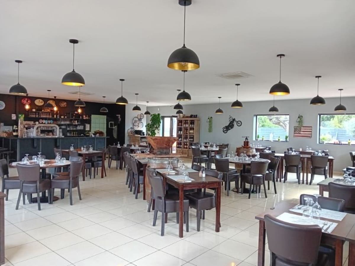 A vendre restaurant avec espace soirée