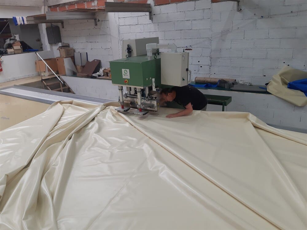 À VENDRE – FABRICANT ET DISTRIBUTEUR DE MATÉRIELS DE PISCINE – Image 5