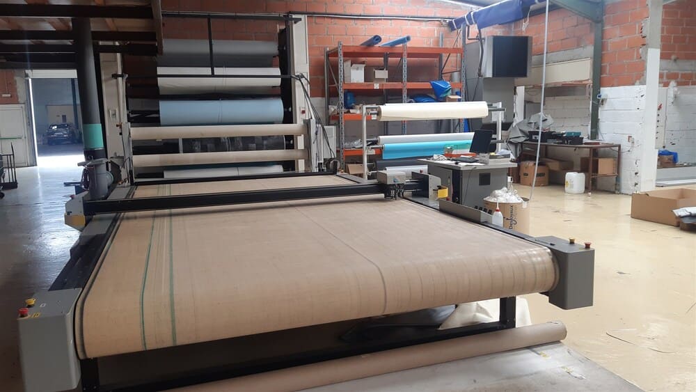 À VENDRE – FABRICANT ET DISTRIBUTEUR DE MATÉRIELS DE PISCINE – Image 2